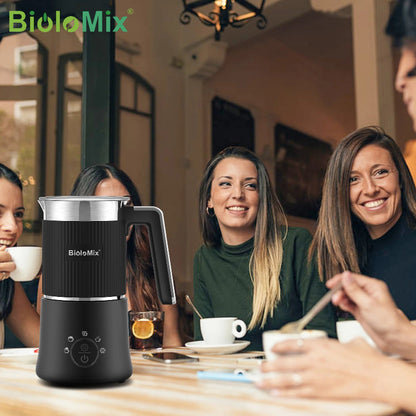 Hot and cold milk frother for café-style coffee drinks.